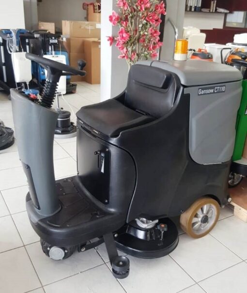3011 - جهاز إيطالي CT110 بالبطارية بنظام القيادة لمسح وتنظيف الأرضيات